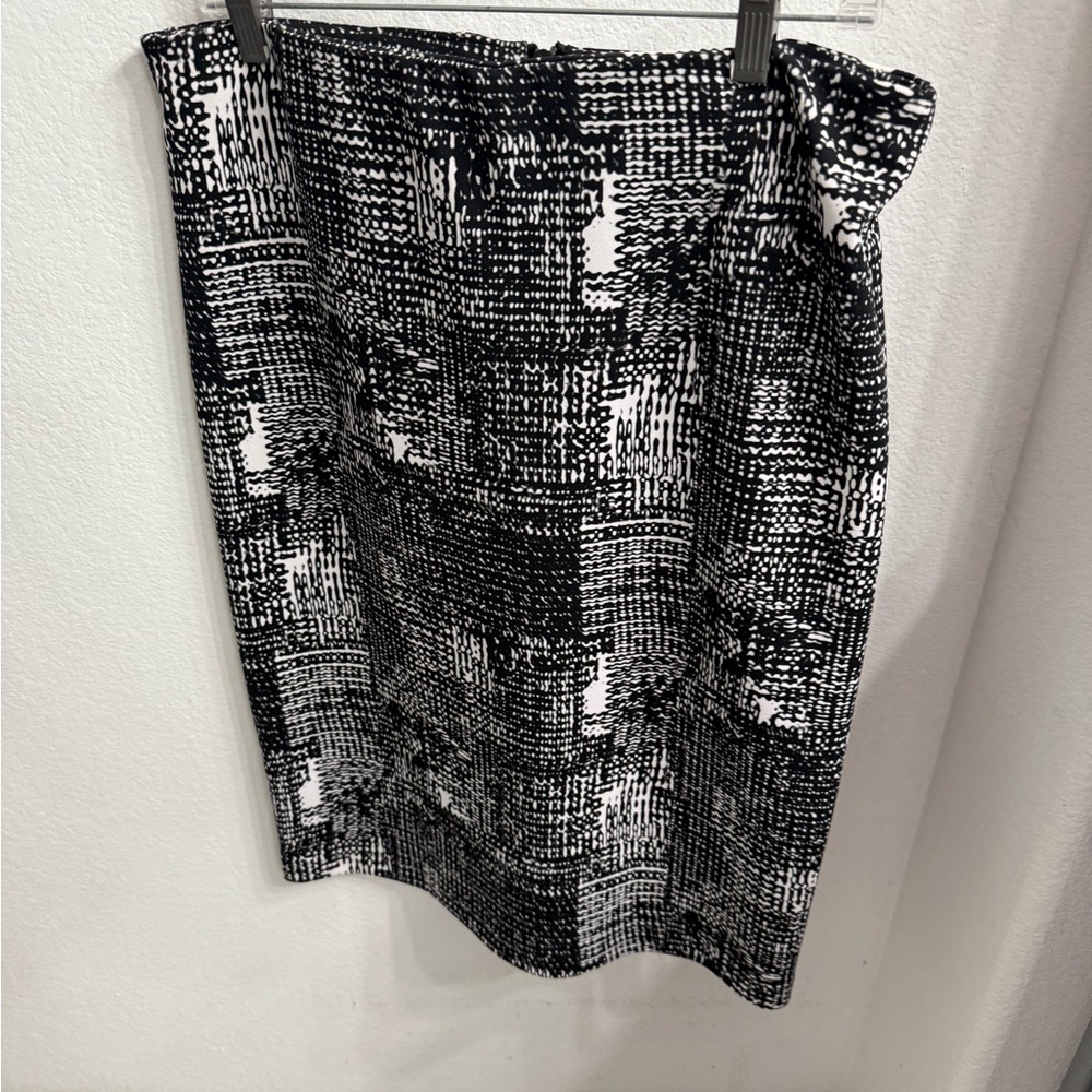 Vince Camuto Monochrome Textured Pencil Skirt